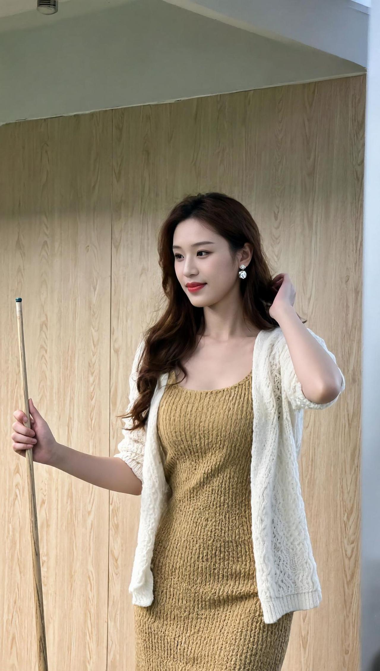 这姿势，是准备用台球杆打蚊子吗？台球厅里练瑜伽，这跨界有点狠啊！别人是“台上一分