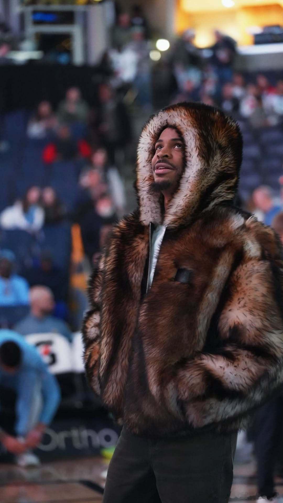 莫兰特晒昨日熊装帅照。