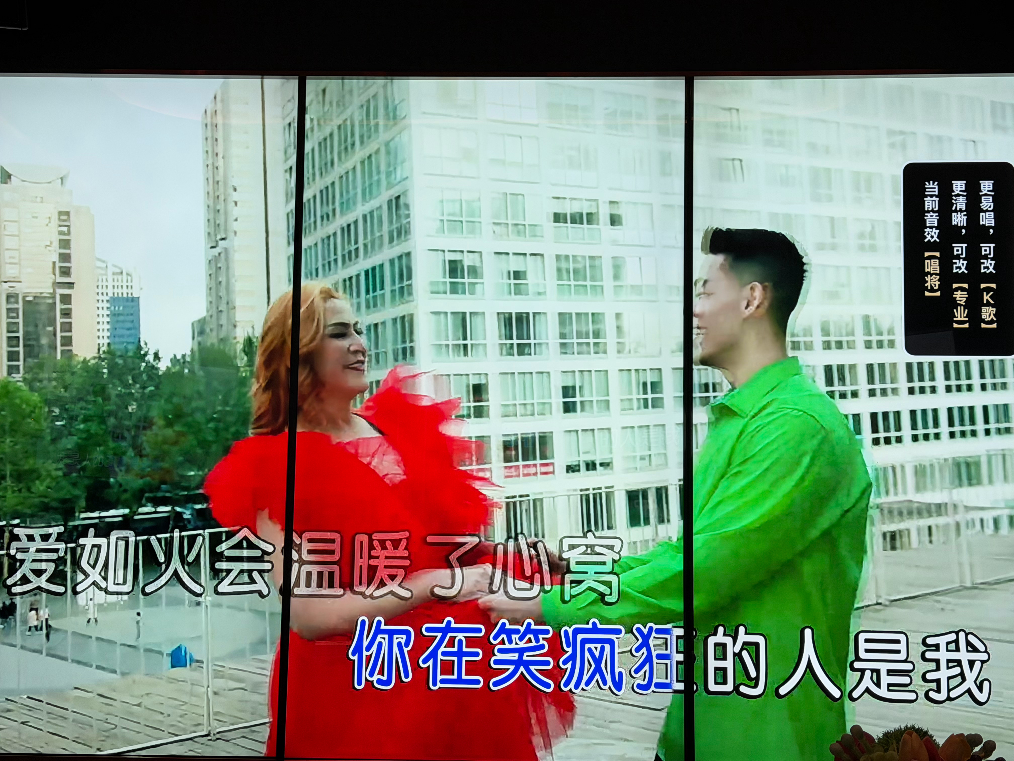 朋友来 KTV 唱歌，我点了几首 00 后听的！