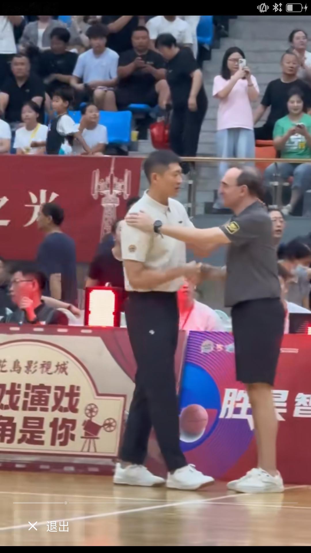 近日辽宁男篮与吉林东北虎进行两场热身赛，结果双方赢一场。这是吉林东北虎男篮自钟诚