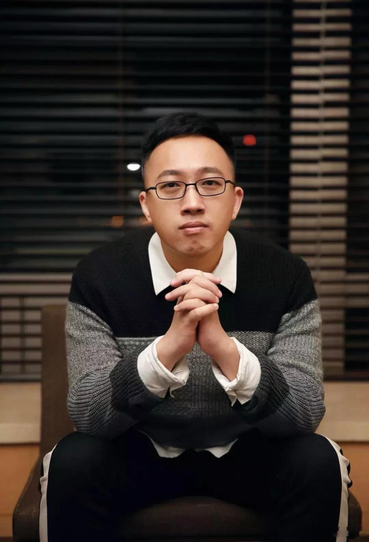 爆料人和于正一对一互殴于正马上要把“护犊子”属性做成娱乐圈活招牌了[doge]艺