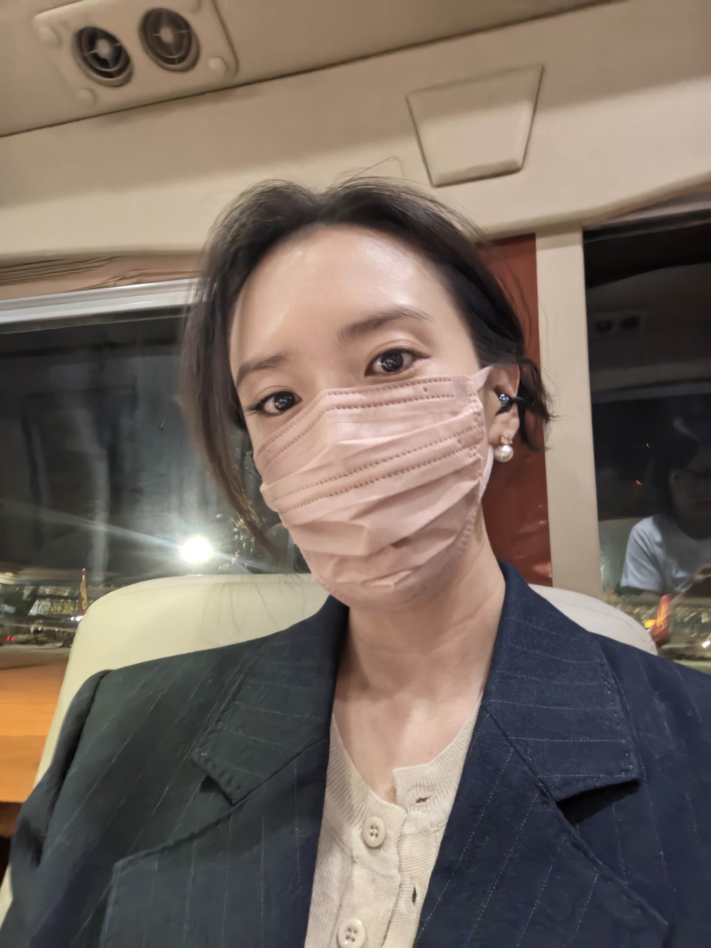 山航真是效率高，准点起飞提前到达✈我自从疫情后只要坐公共交通一律戴口罩，完美的养