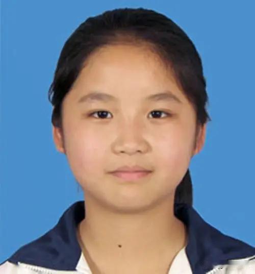 1990年，男子在新婚夜将瘫痪妻子抱上炕，妻子含泪说：“我身子弱，不能给你生个一