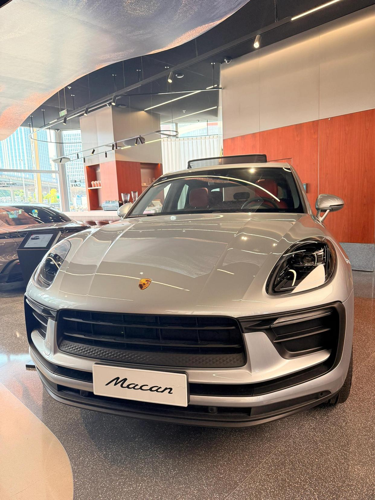 车若初见 保时捷官方承认了，停产初代保时捷Macan的计划是一项失误，虽然这款车