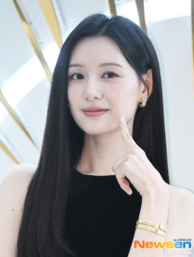 金智媛黑长直金智媛新剧10月9日播出金智媛新剧10月9日播出，太好了！本人亲自官