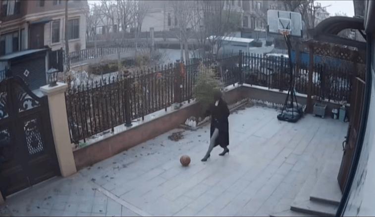 厉害了我的姐，就单手抓球这一下，你直接无敌了！