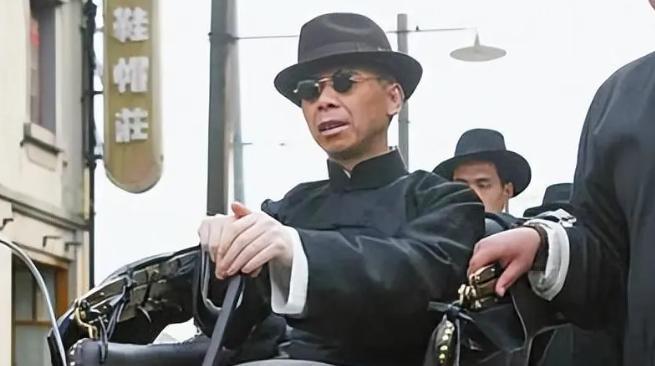 黄金荣让杜月笙取他恩人1根手指，杜月笙的做法堪称黑帮教科书！
 
民国上海滩，青