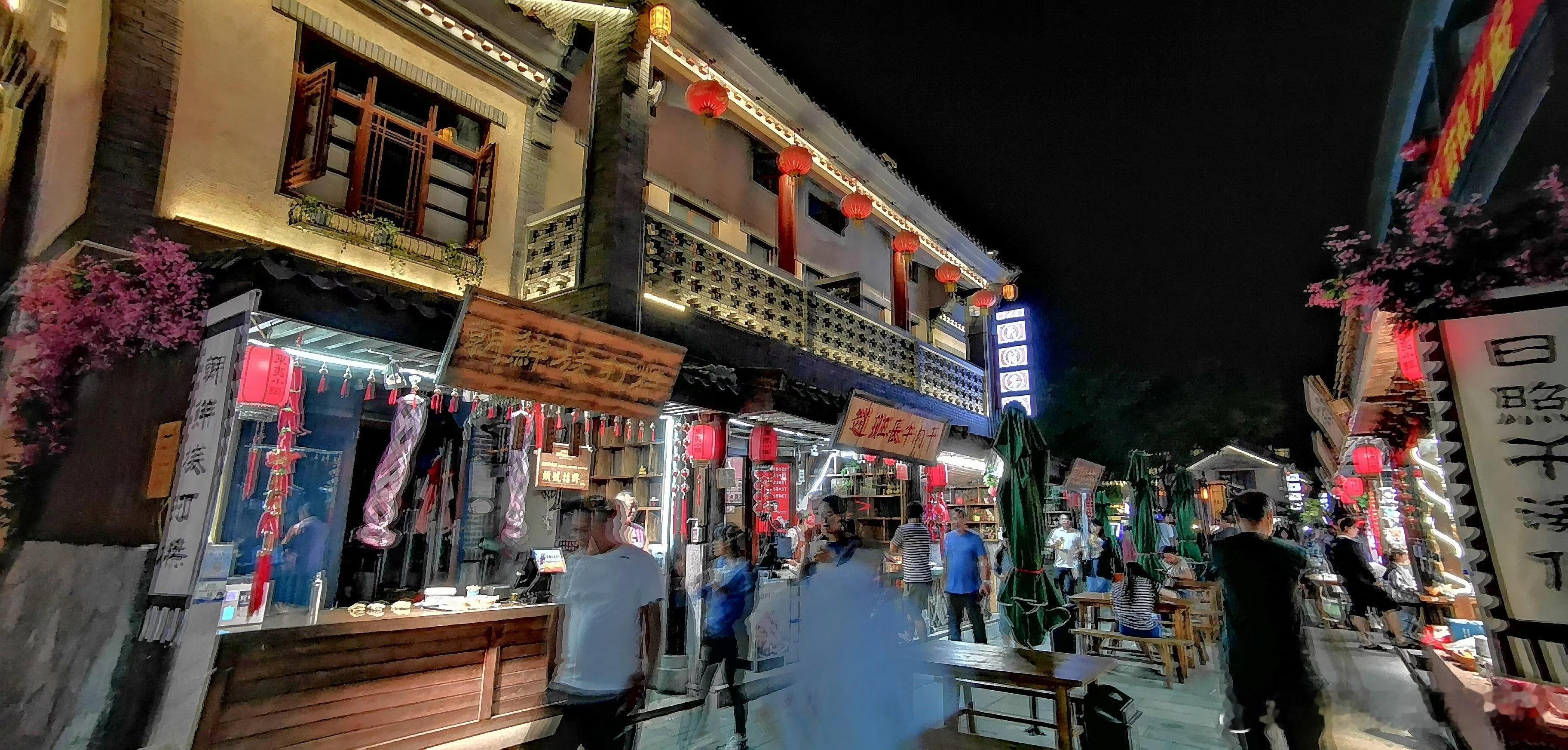 时间磨平了棱角，盗走了青春，现在剩的只是一个躯壳。曾经的笑、是一种心情，现在的笑