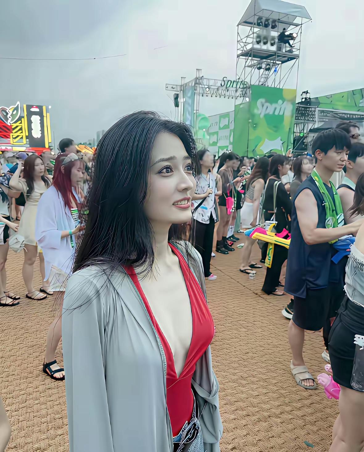 感觉没什么不合适！如果女人这么穿还要叽歪“男凝”，那才不合适！女有穿衣自由，男人
