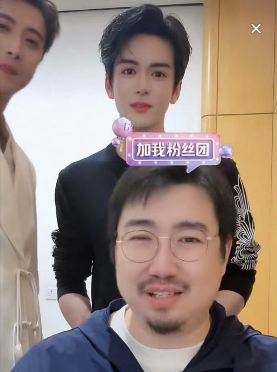 曾舜曦美颜受害者救命！曾舜曦这美颜开得也太狠了吧，脸都磨成反光板了😂曾舜晞