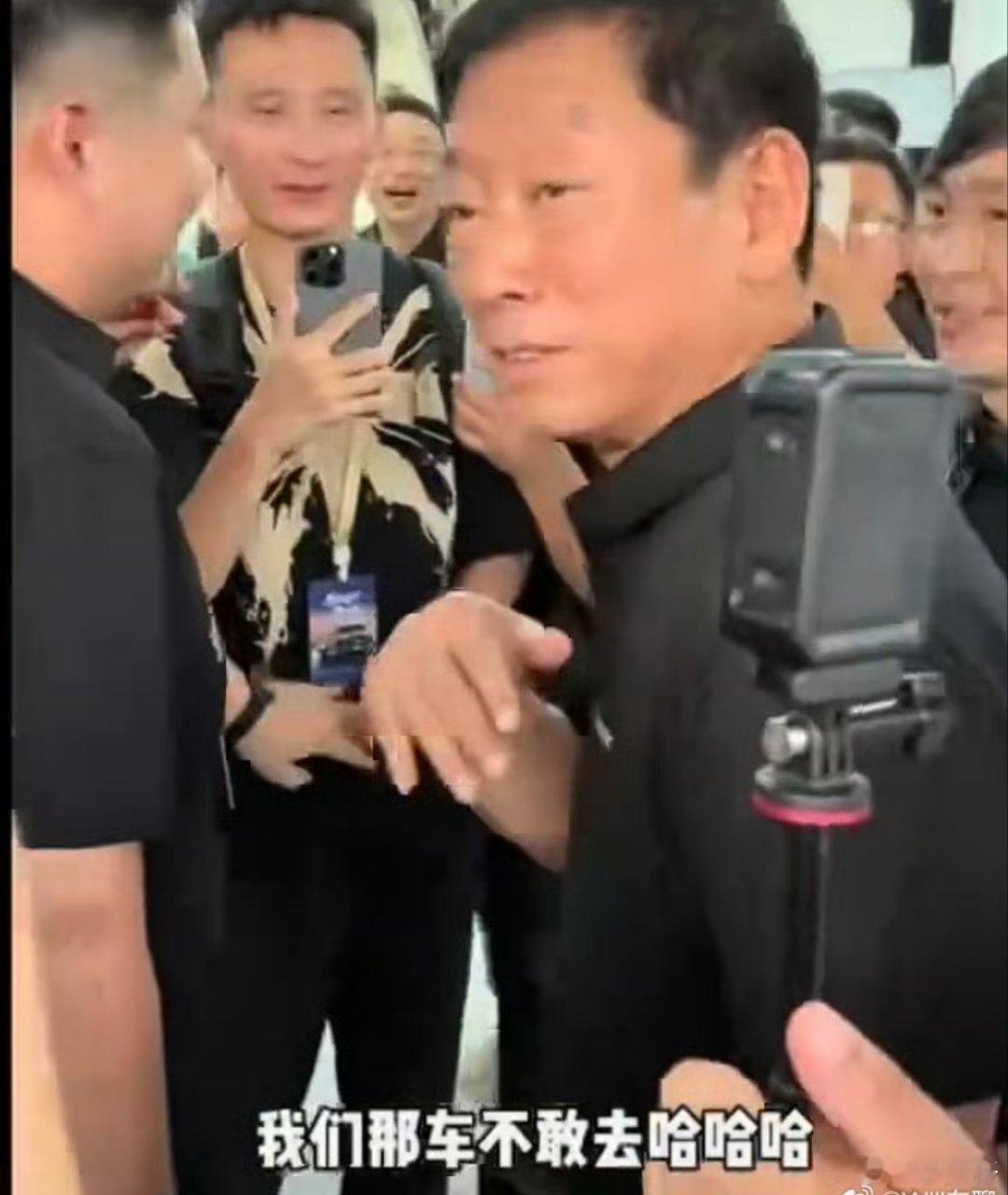 在卡车面前甘拜下风？！魏总多少谦虚了！大v聊车新能源汽车 ​​​