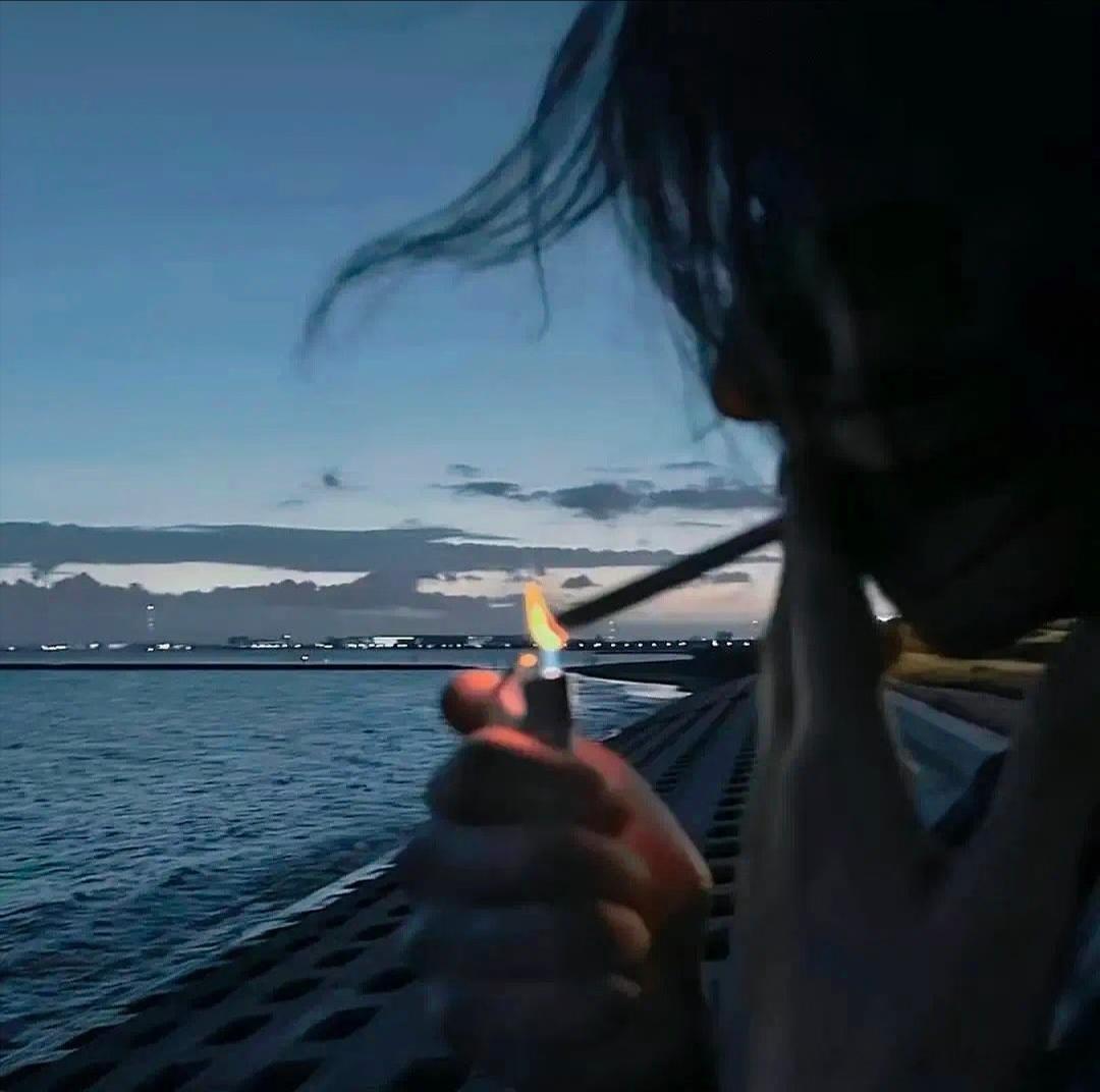 这世上刀剑，刀锋换着来。向内，向外，扎的我还以为自己是个刺猬。就算我是千年老乌龟