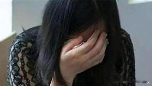 [微风]离婚后，我用离婚的钱买了一套70平米的房子和女儿住在一起。五个月后，我的