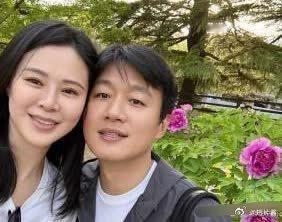 佟大为的妻子看起来有点岁月的痕迹了 ​​​