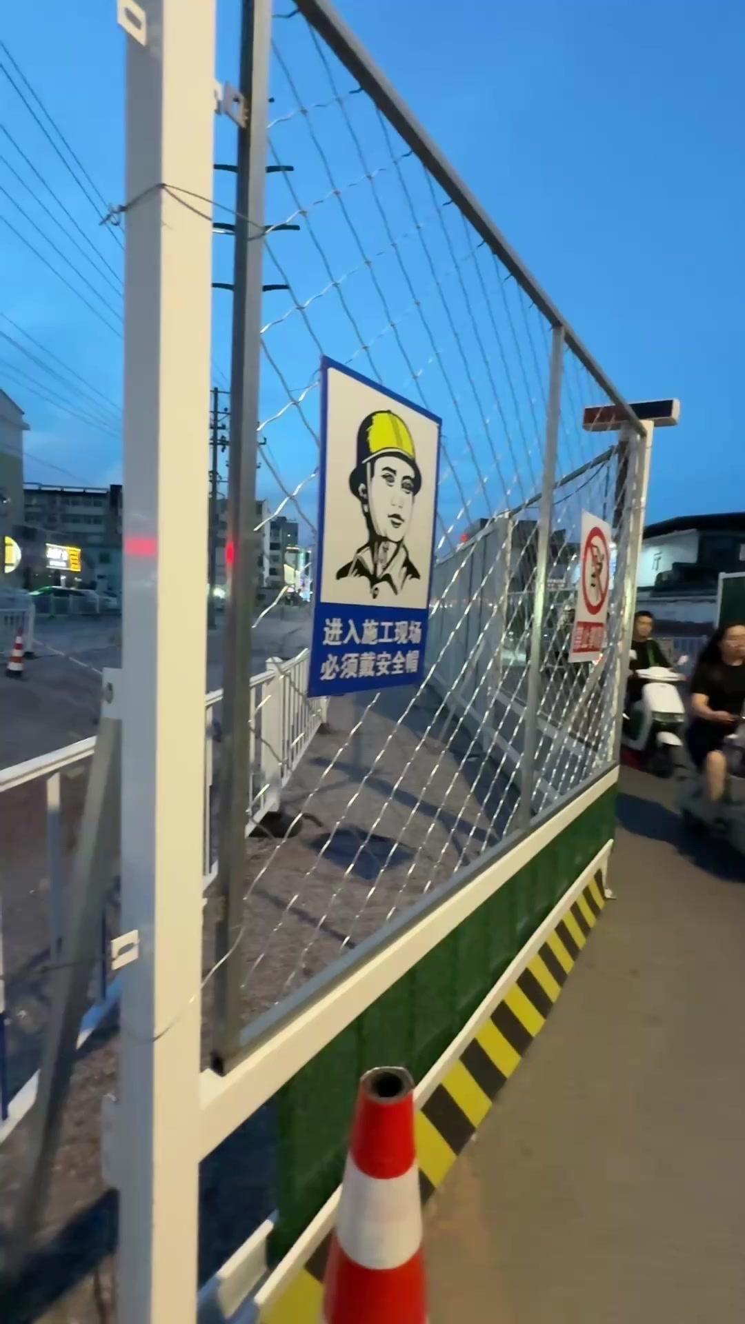 保定利民路大改造大揭秘！💥利民路这次动静有点大，围挡都挡了一半多，看这样子是在