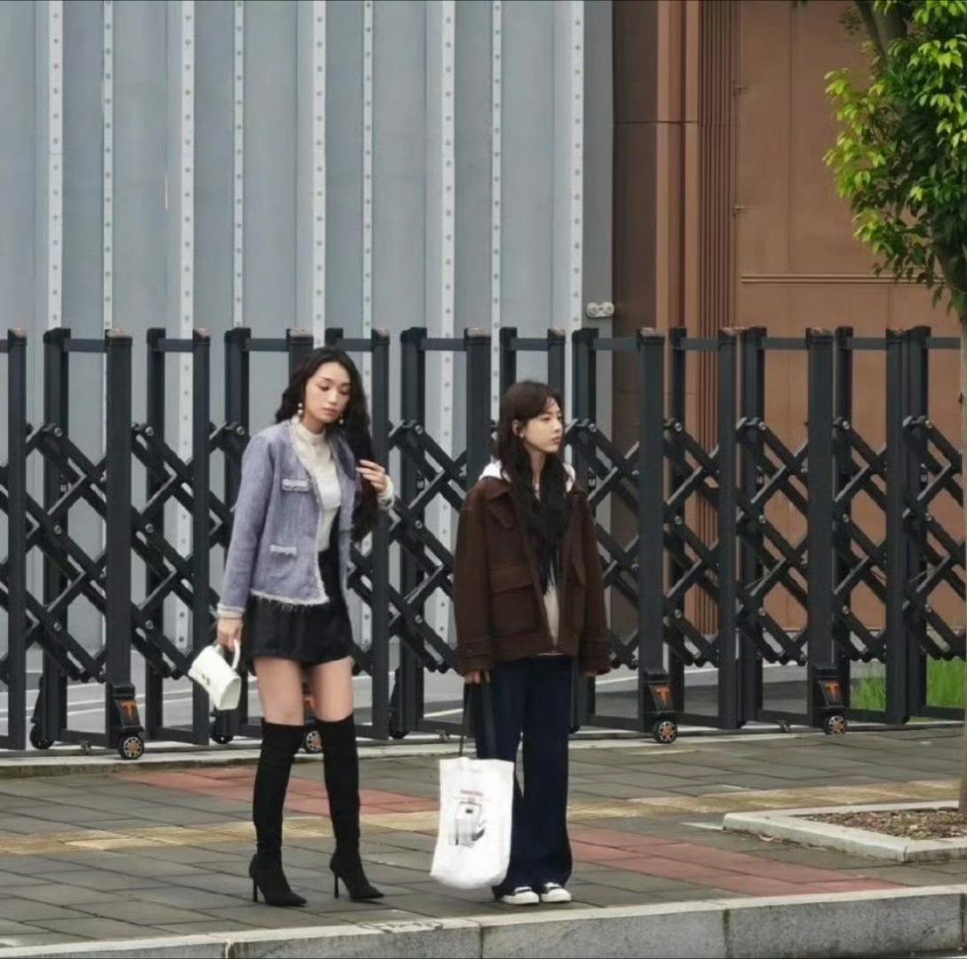 感觉章若楠好像也只能演这种邻家妹妹，有点驾驭不了气质大美女的风格吧 ​​​