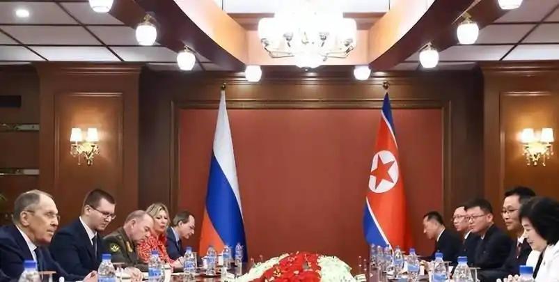 俄罗斯这回是真摊牌了，拉夫罗夫在东盟外长会上直接放话，不再支持朝鲜半岛无核化。这