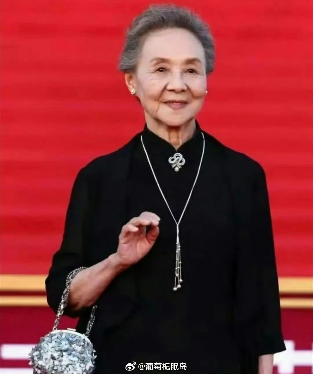 原来吴彦姝不是老了才优雅，她年轻的时候就是优雅的代名词了 ​​​