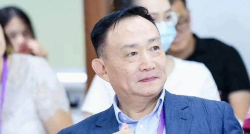 “人民耗费巨资供养，你们不说话只吃饭就好了，但是你们为什么要替辜论，替外国人欺骗
