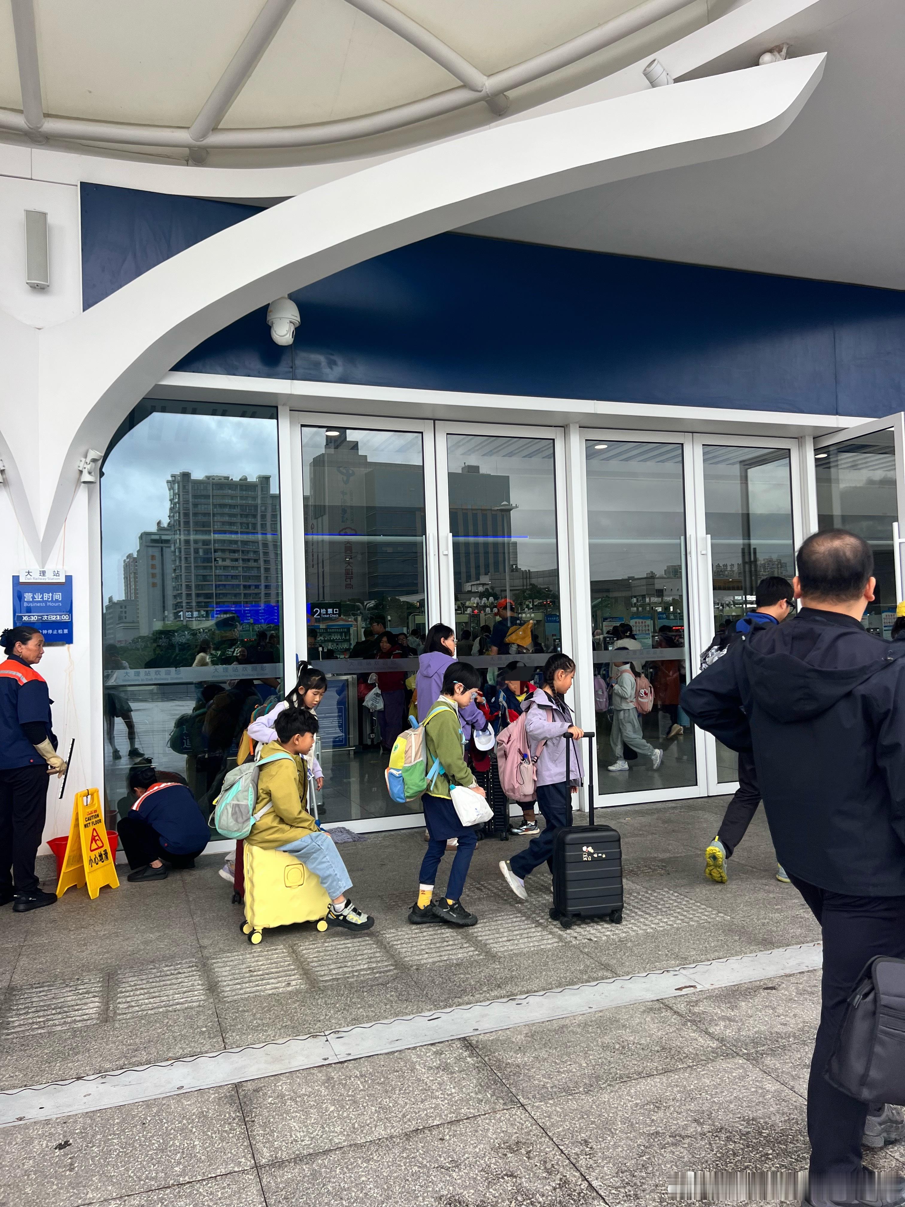 两天一夜研学之旅开始啦…昨天收东西高高兴兴，说起研学将要做的事，也是开心兴奋期待
