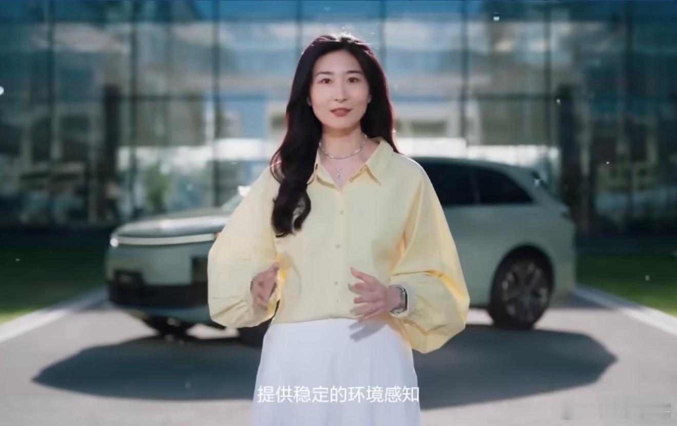 理想发布会形式梦回苹果发布会 怪不得看发布会，熟悉的感觉铺面而来，布景简洁，满满