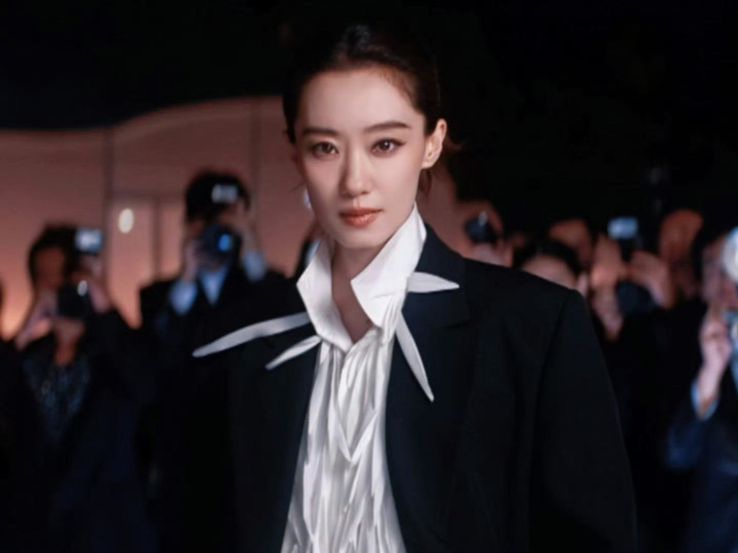张小斐闪光灯下抬手 神中之神真的懂你们为什么喊张小斐妈咪[泪][泪][泪] ​​