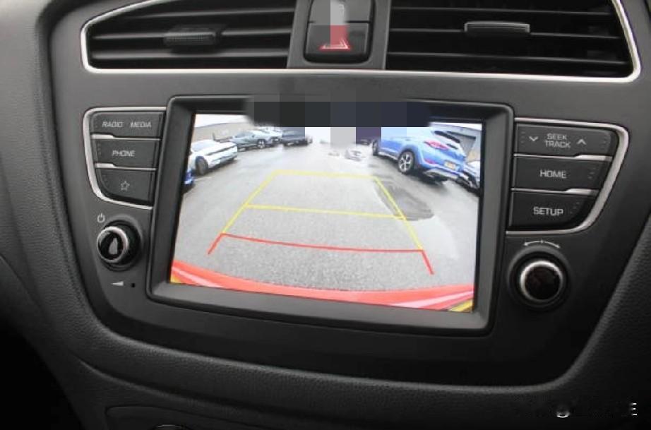 我家以前的车没有倒车影像，一倒车老公就让我回头，那心给你紧张的不行。那时候我在想