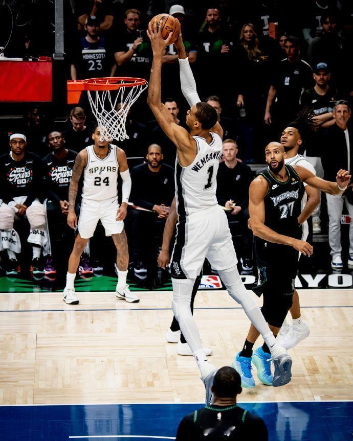 2-1！马刺115-108战胜森林狼！

马刺几乎全程领先，但是森林狼咬得非常紧