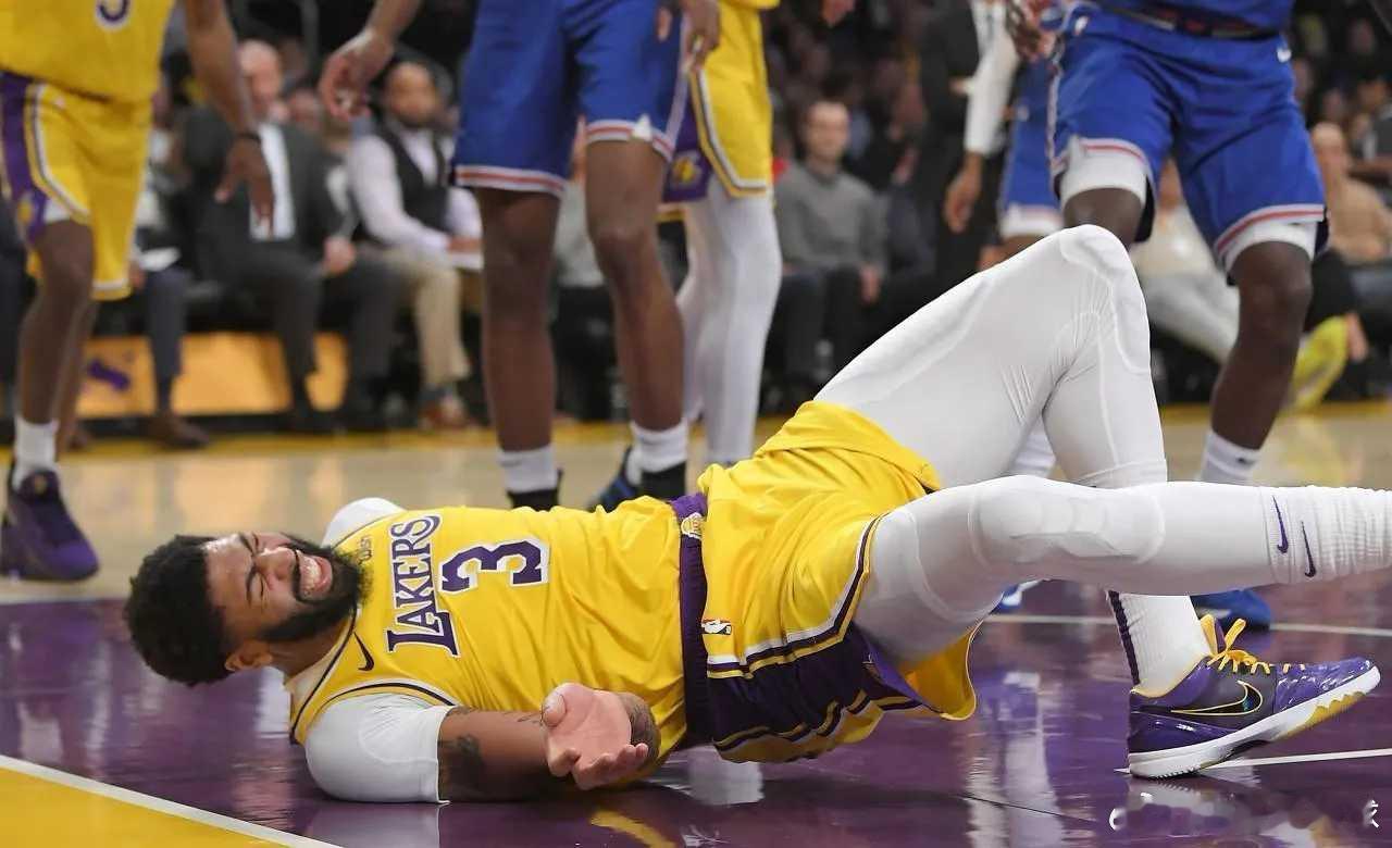 全明星赛新名单及赛事荣誉动态●  由于赛制调整（两支美国队+一支世界队），快船球