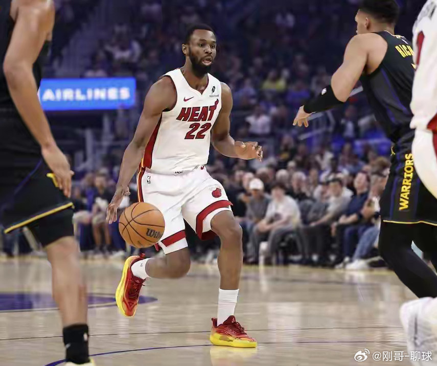 勇士豪取4连胜！巴特勒右膝重伤离场 135-112轻取热火勇士vs热火 北京时间