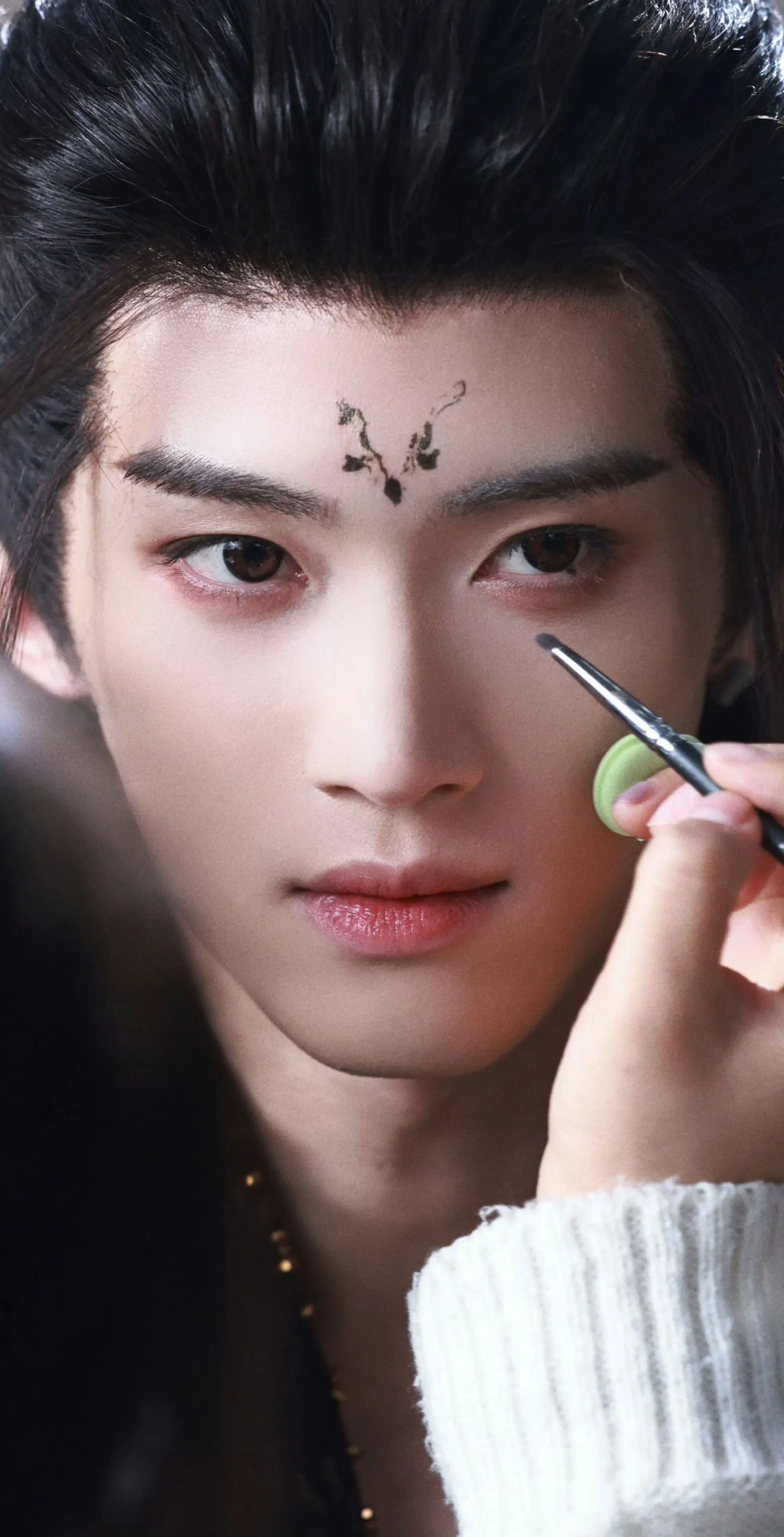 离仑会保护每一个同类 充满大爱 所以是我仑妈 华容简性格活泼 会撒娇卖...