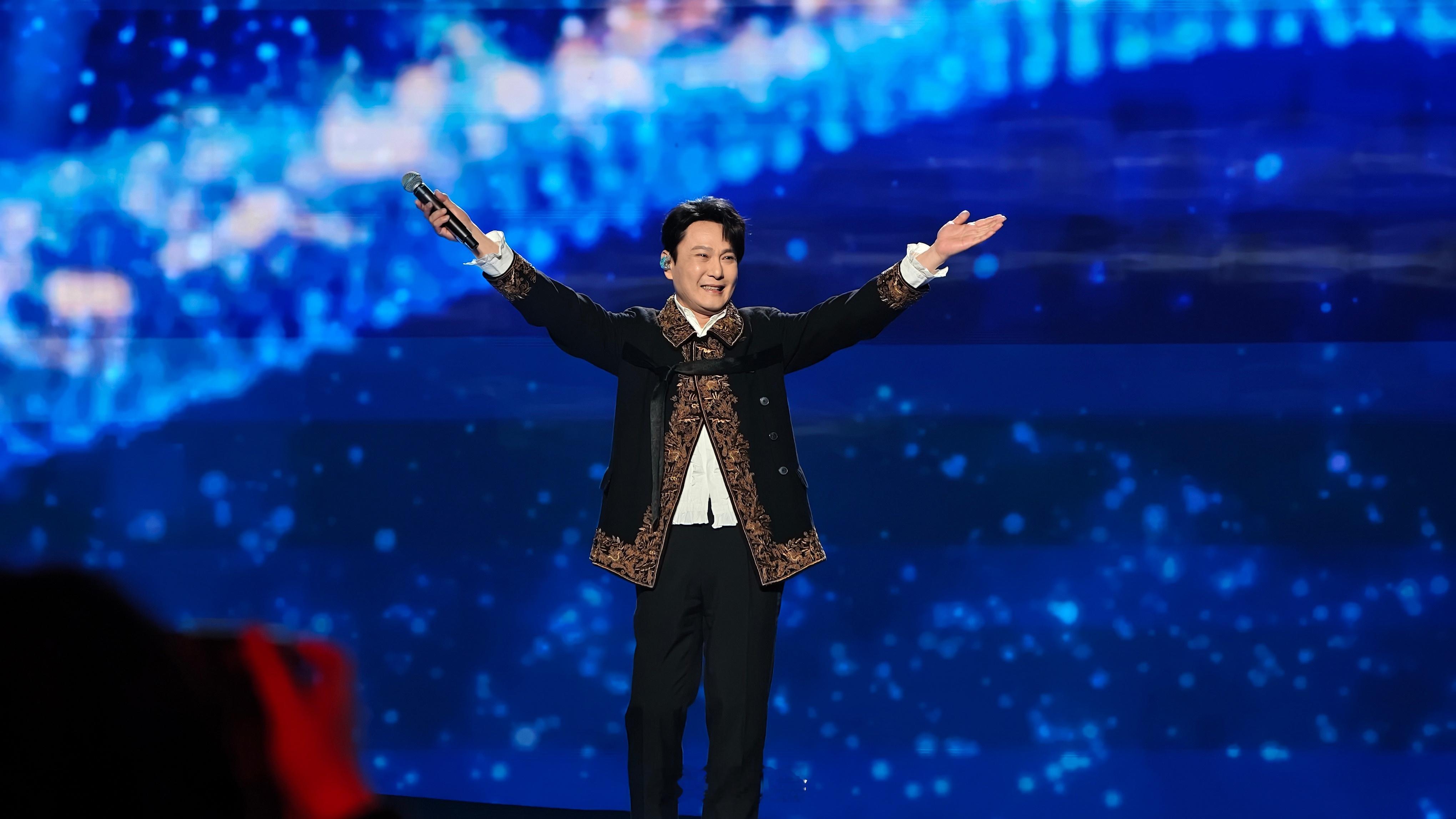 带大家近距离感受一下情歌王子张信哲Shot on 荣耀Magic8 RSR+增倍