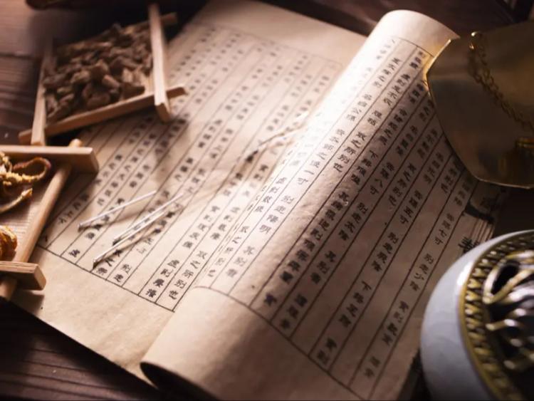 很多人问：现代医学的病名那么多，少说上万种，《伤寒论》里面只有百来个方子，怎么可