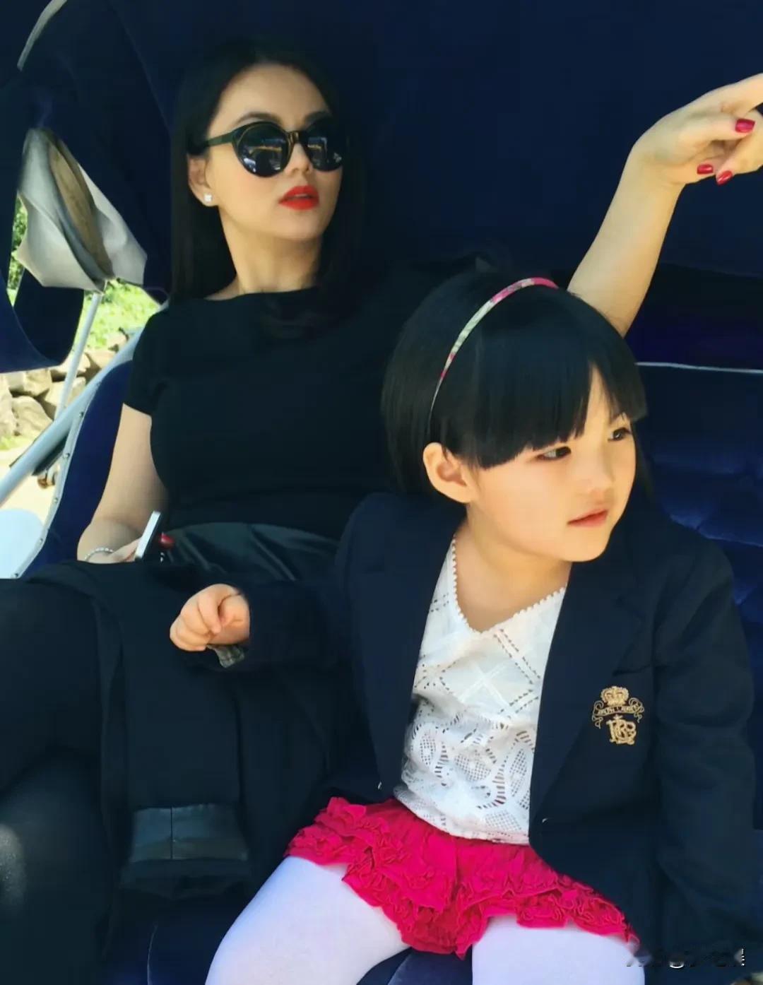 李湘，这辈子值了，有位可爱的女儿幸福加倍！