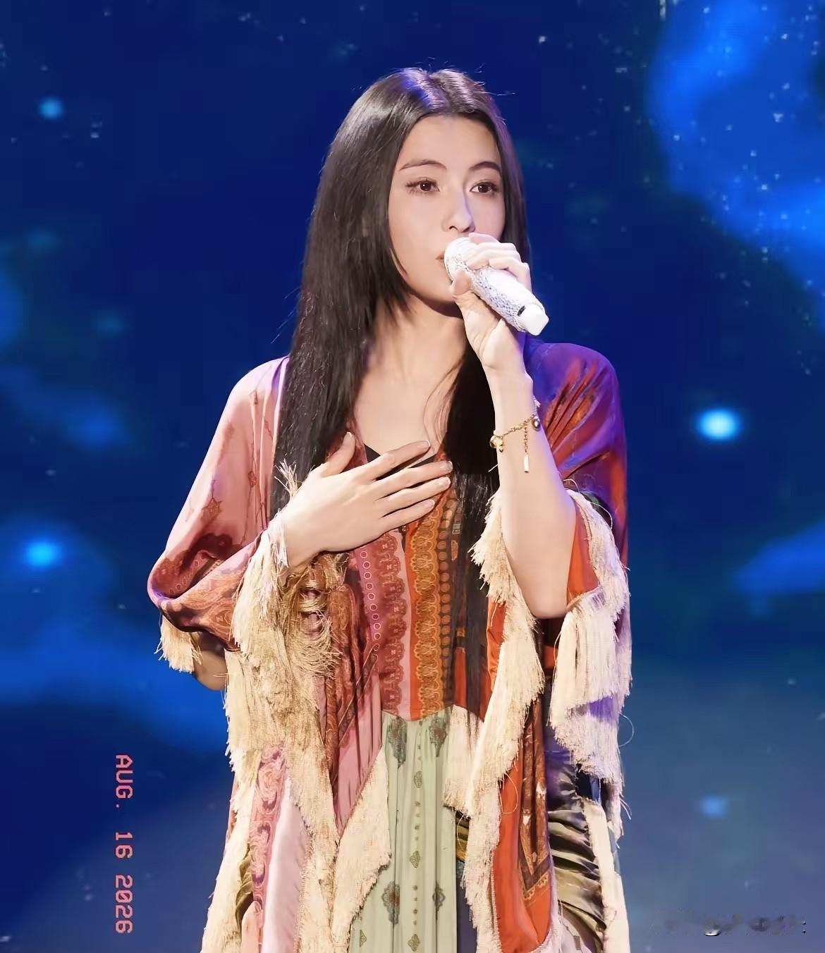 张柏芝一开口，
我的青春就回来“查寝”了！
坦白讲，如果你去拼盘演唱会最怕啥？怕
