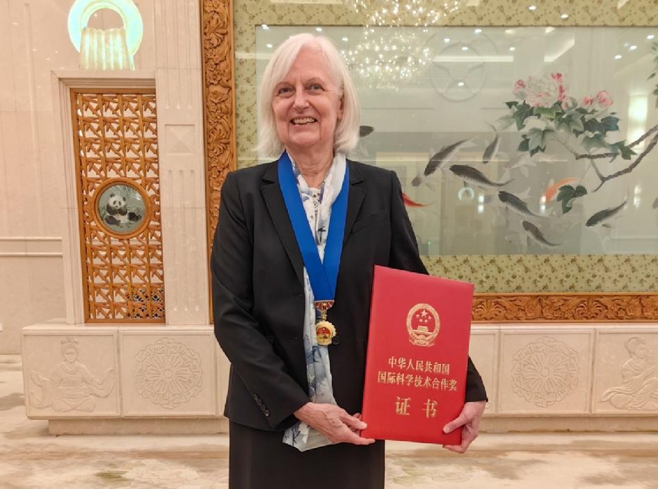 殿堂级科学家为何助力中国？
 
全球光刻胶泰斗、美国三院院士艾尔莎·瑞秋曼尼斯手