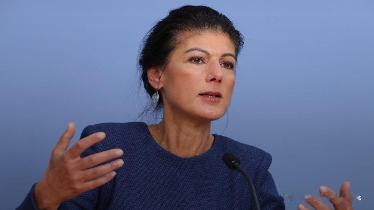 德国BSW党领袖瓦根克内希特22日猛烈抨击欧盟对乌900亿欧元贷款。她称默茨把德