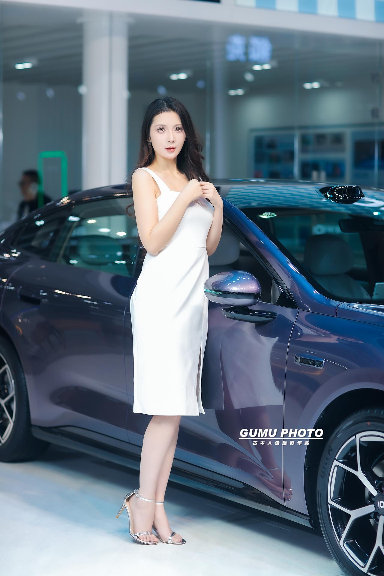 2025重庆汽车消费节长安启源展台模特小姐姐