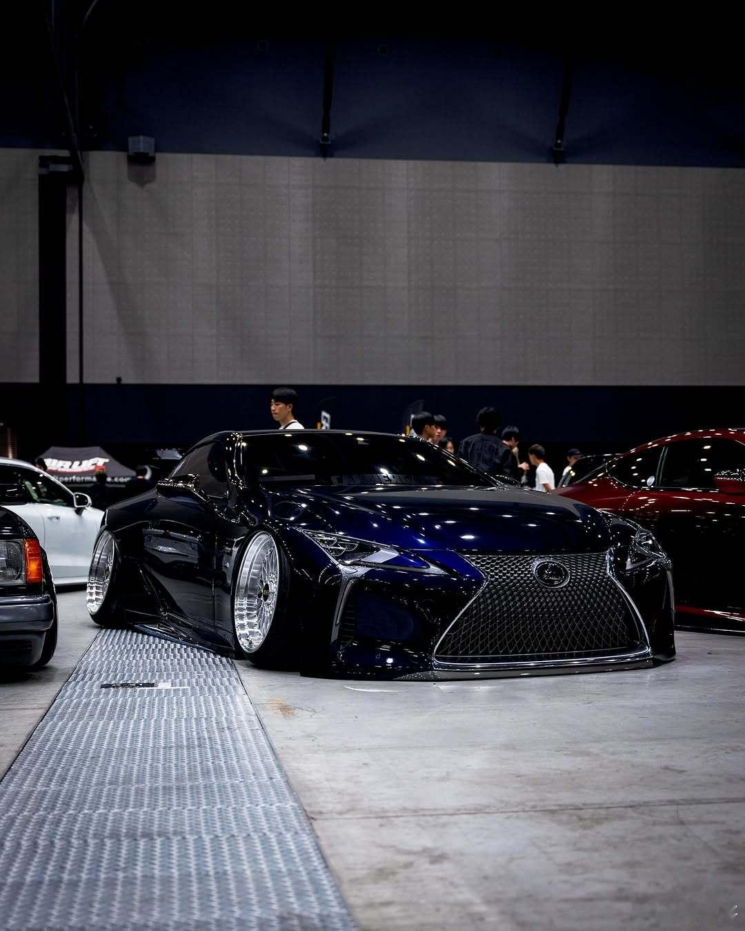 日本WEKFEST 2025 Wekfest 是一个国际知名的改装车聚会活动，起