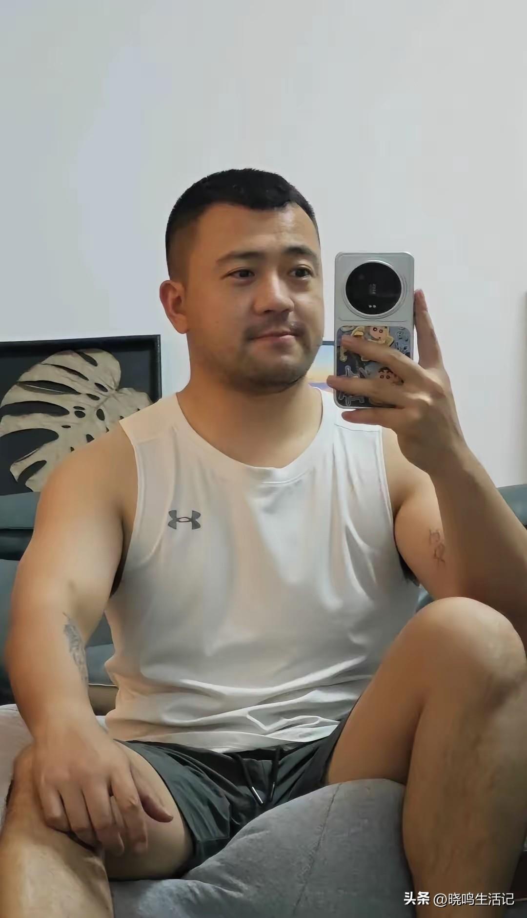 干干净净的帅哥，谁不喜欢呢