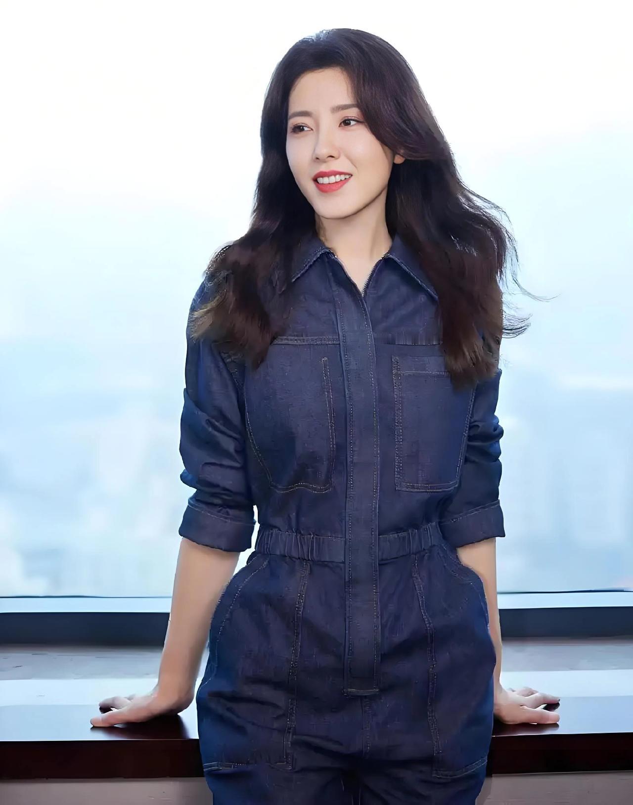 一觉醒来，看到这消息，笑得耳朵疼
有头条作者说女演员曾黎声称，如果在清朝她就是个