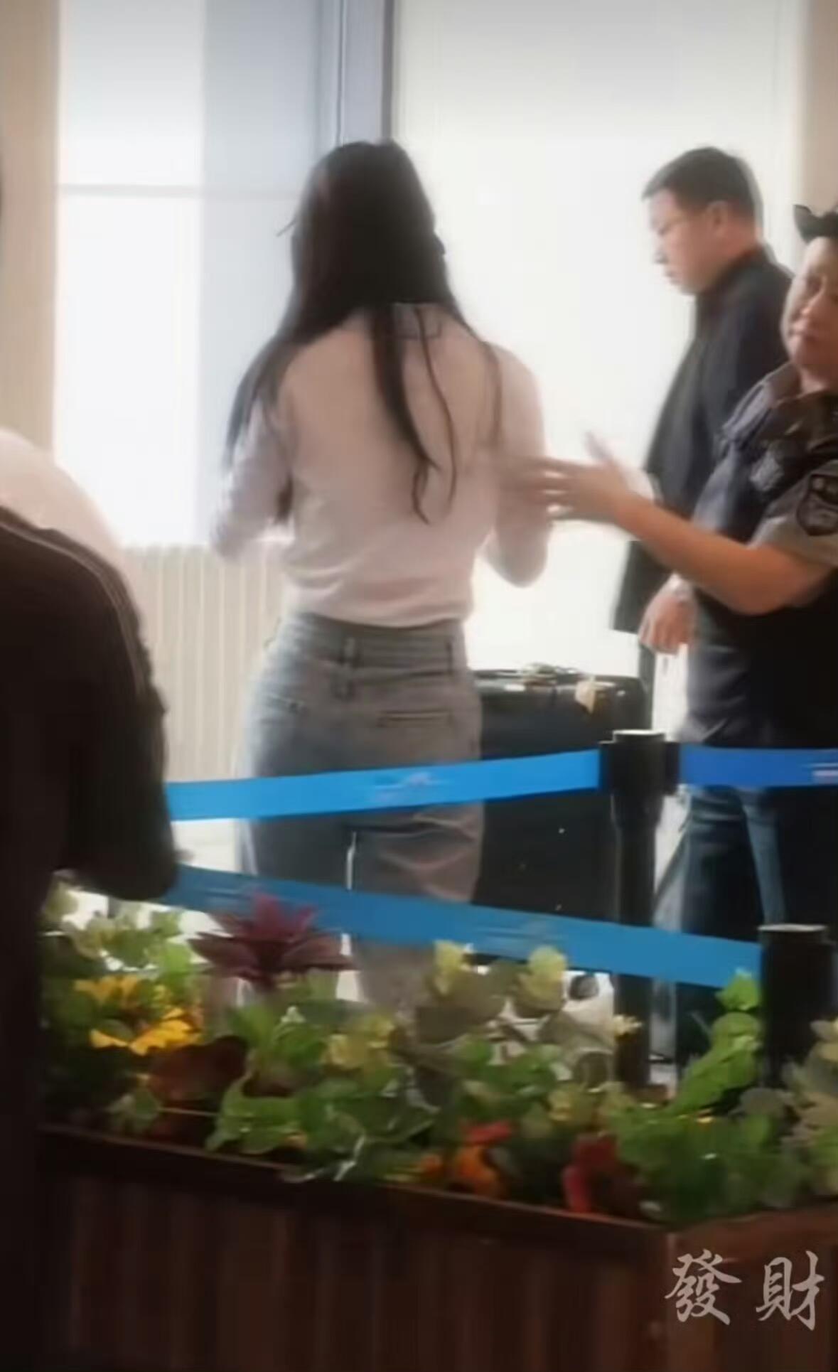 老婆的背影好迷人……你知道是谁吗？ ​​​