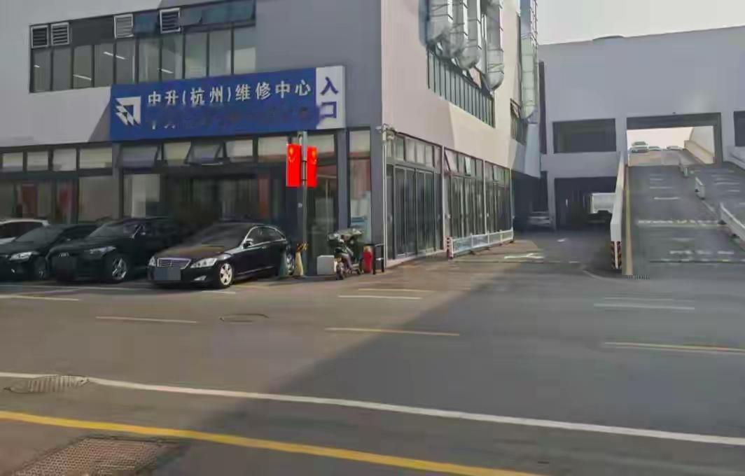 刚握紧方向盘就松手了？杭州提车惨剧细节太窒息！那一刻他的绝望，看懂的人都沉默了.