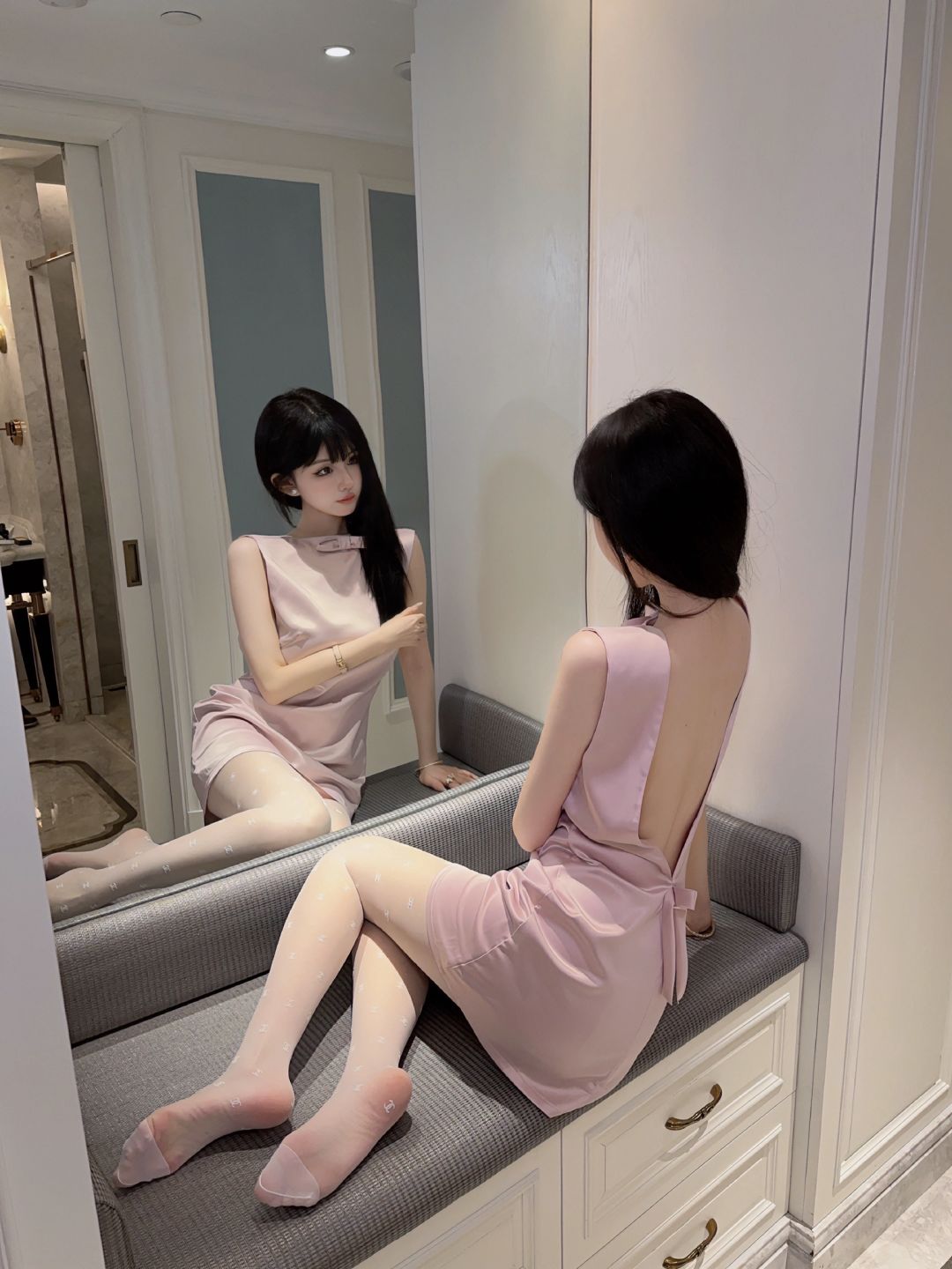 觉得自己很淑女臭美的不行