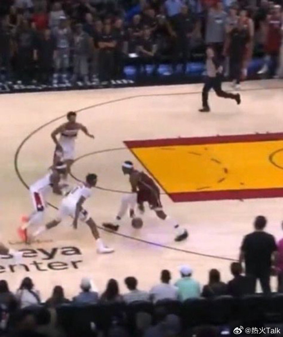 奇才最后直接派了三个人防守阿德巴约阿德巴约83分