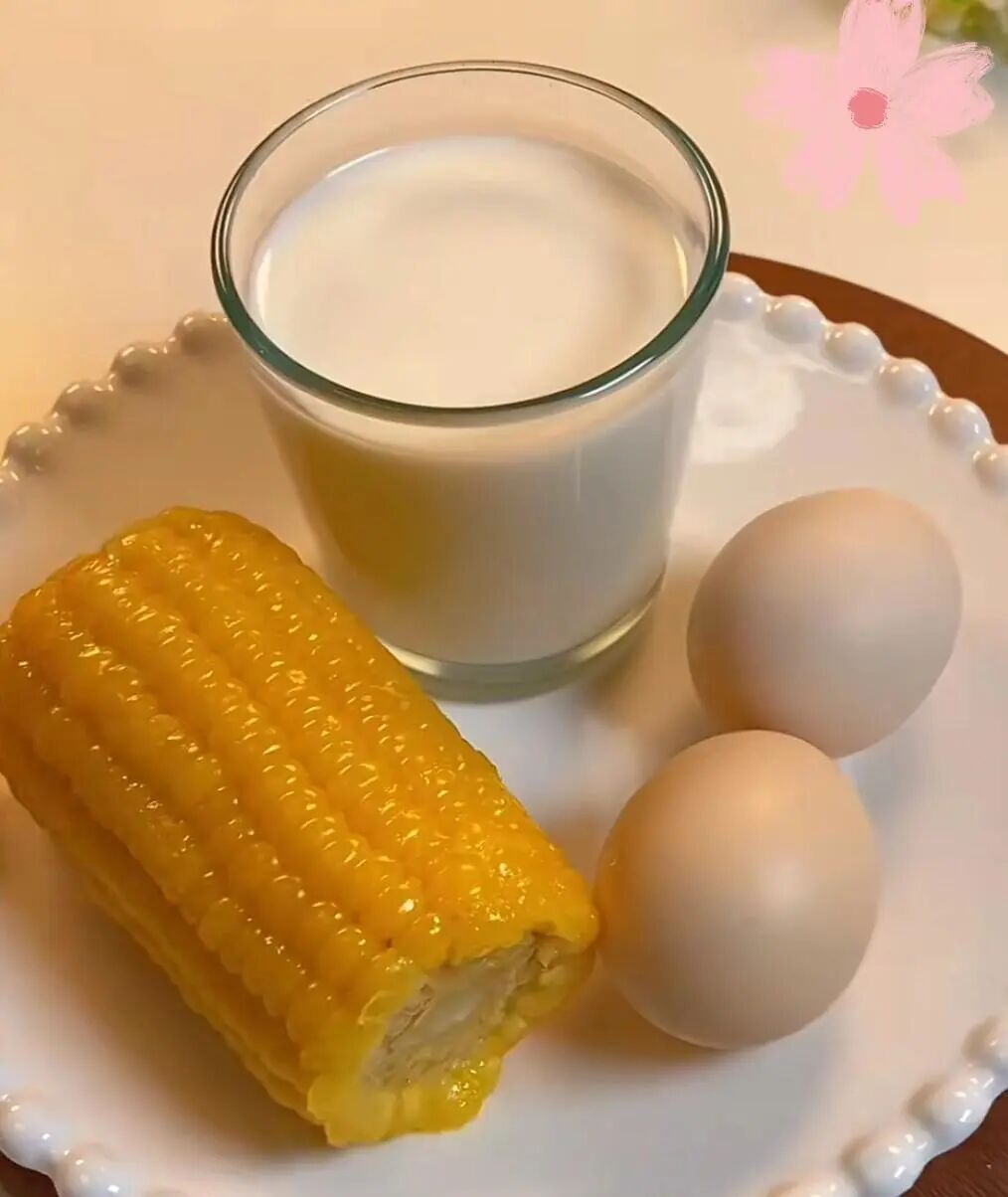 特仑苏会员日大馈赠乌兰布和的这片绿洲，表面看是沙漠里的一片绿色，好看、治愈，但深