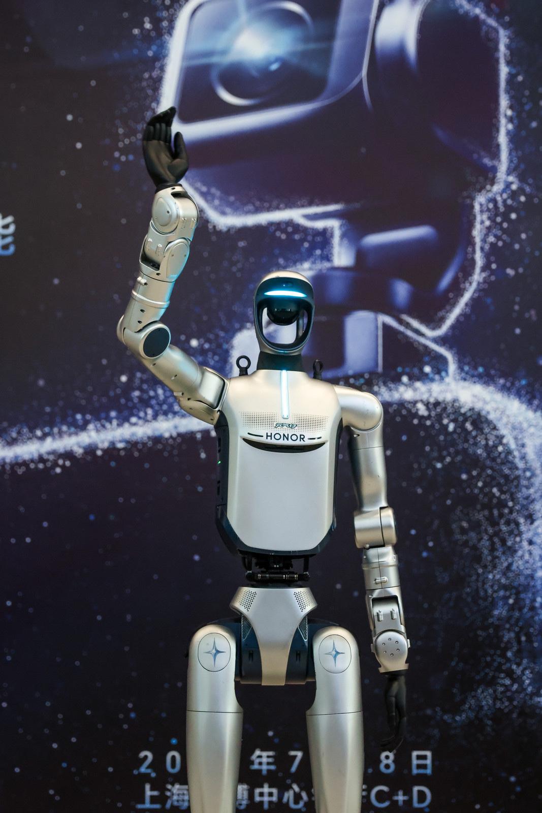 荣耀Robot Phone正式开启预约

现在的手机愈发智能，就在昨天，荣耀Ro