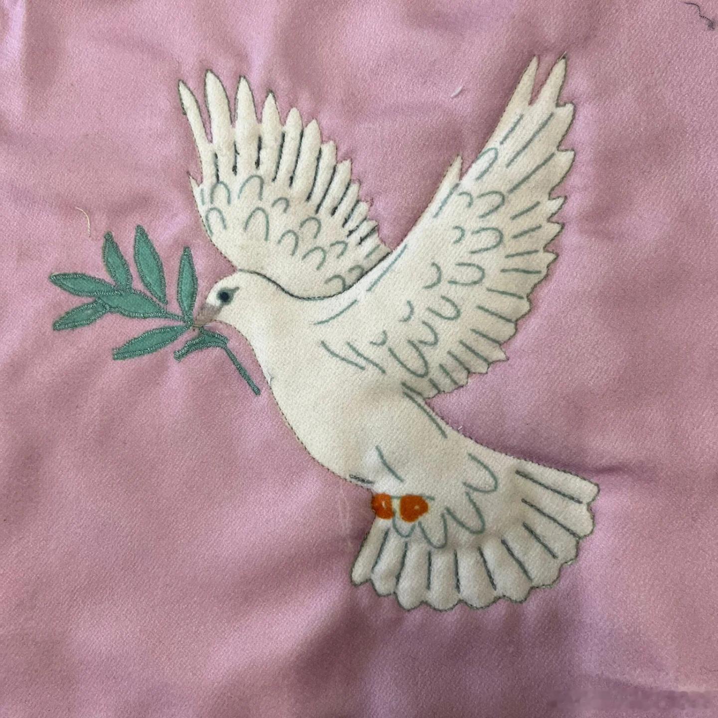 《挽救计划》中Grace身上披着的毛毯的细节这块毛毯由布艺师们：Jillian 