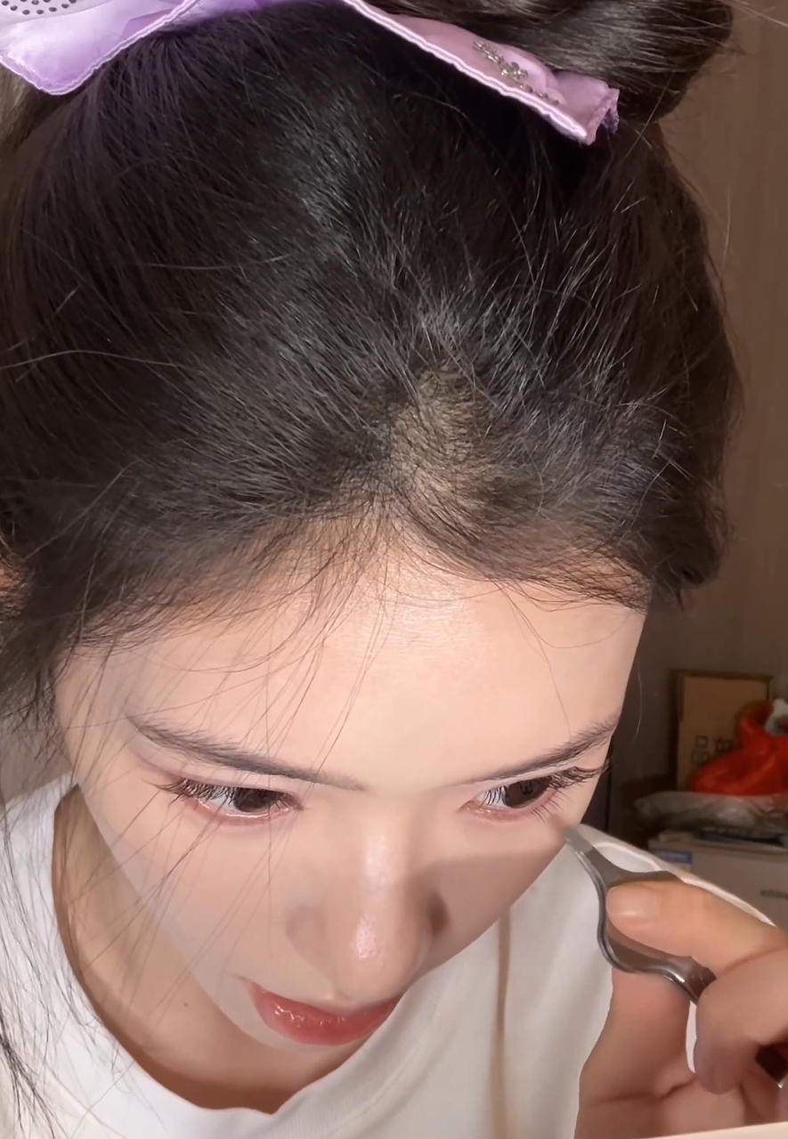 林允元气淡彩妆vlog被林允这个淡妆狠狠拿捏住，没有过重的妆感，主打干净元气氛围