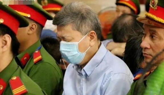 她被判死刑后，愿捐554亿帮国家赚钱，只求饶自己一命，结局如何？
 
她的人生起